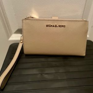 Michael Kors Wristlet